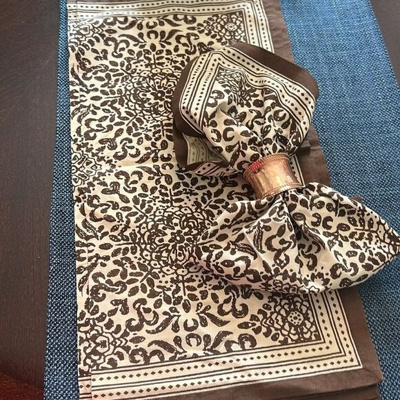 World Market Square Floral Cotton Napkins (4) 20”x20” - Picture 3 of 4